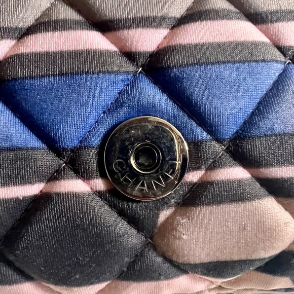 ⚡️SOLD⚡️ CHANEL Authentic 2009 Runway Resort Collection Quilted Medium Flap - Picture 10 of 13